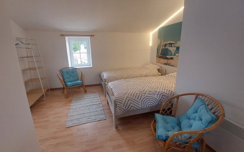 chambre-deux-lits-gite-reves-dete-vendee Bright twin bedroom in Les Rêves d'Été holiday cottage